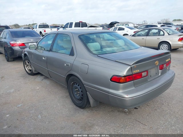 Toyota Camry Le V6