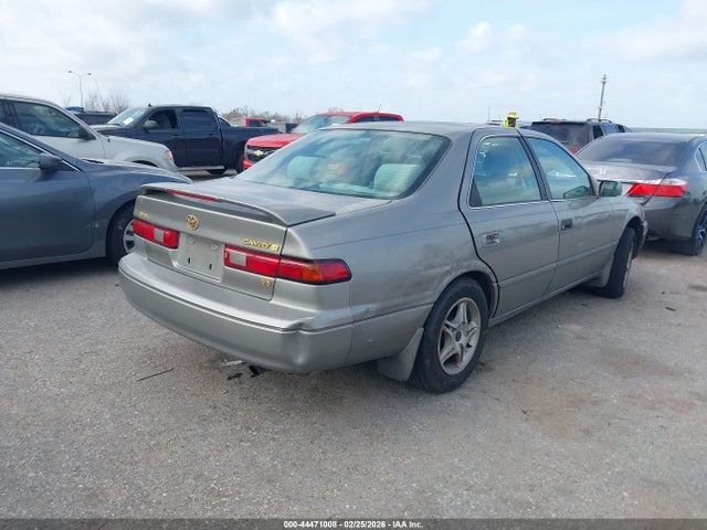 Toyota Camry Le V6