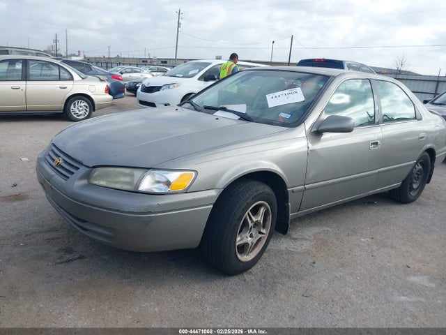 Toyota Camry Le V6
