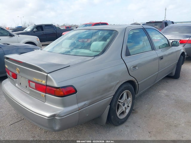 Toyota Camry Le V6