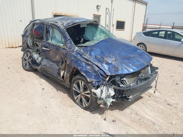 Salvage Nissan Rogue Image