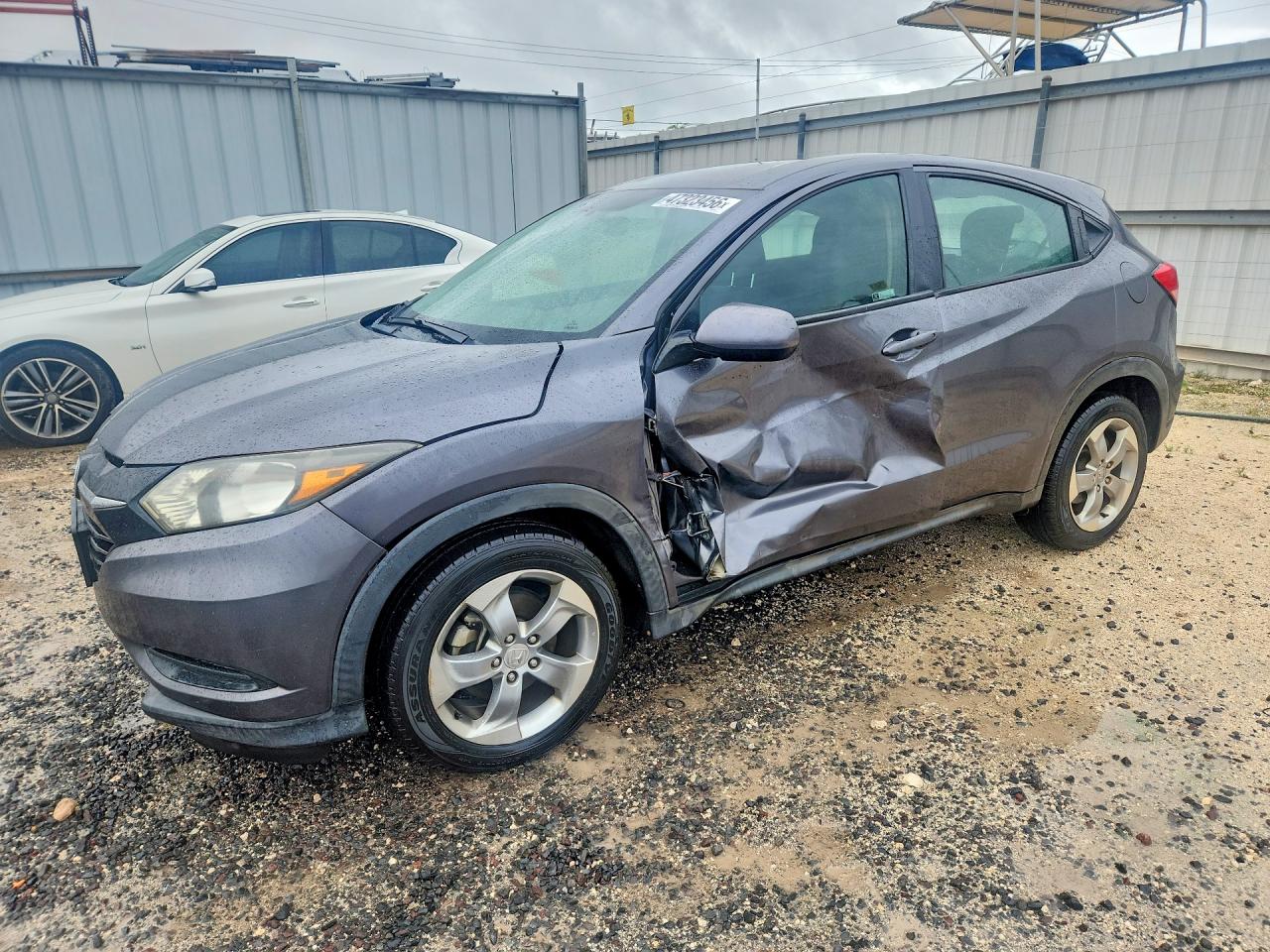 Salvage Honda HR-V Image