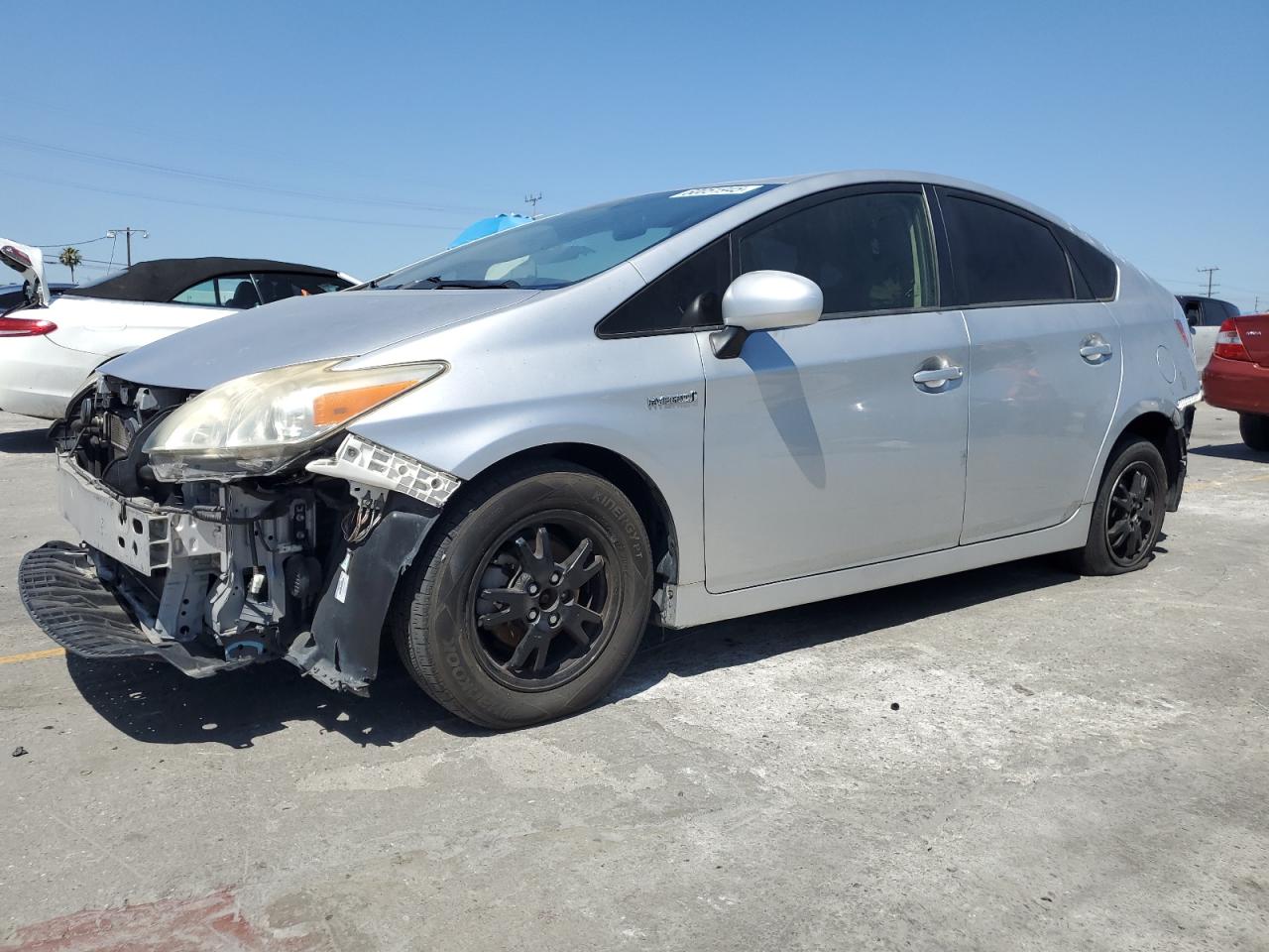 Salvage Toyota Prius Image