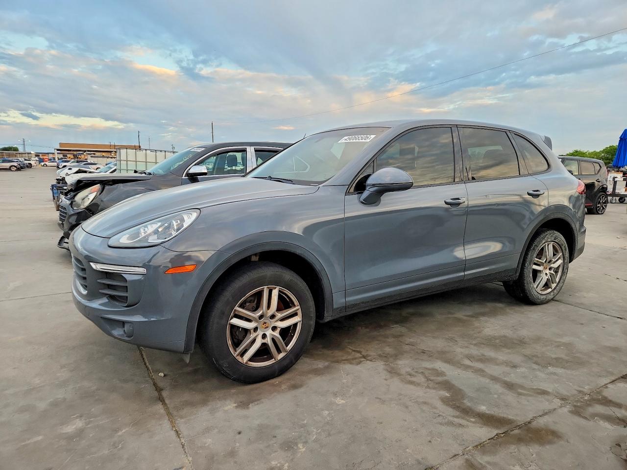 Salvage Porsche Cayenne Image