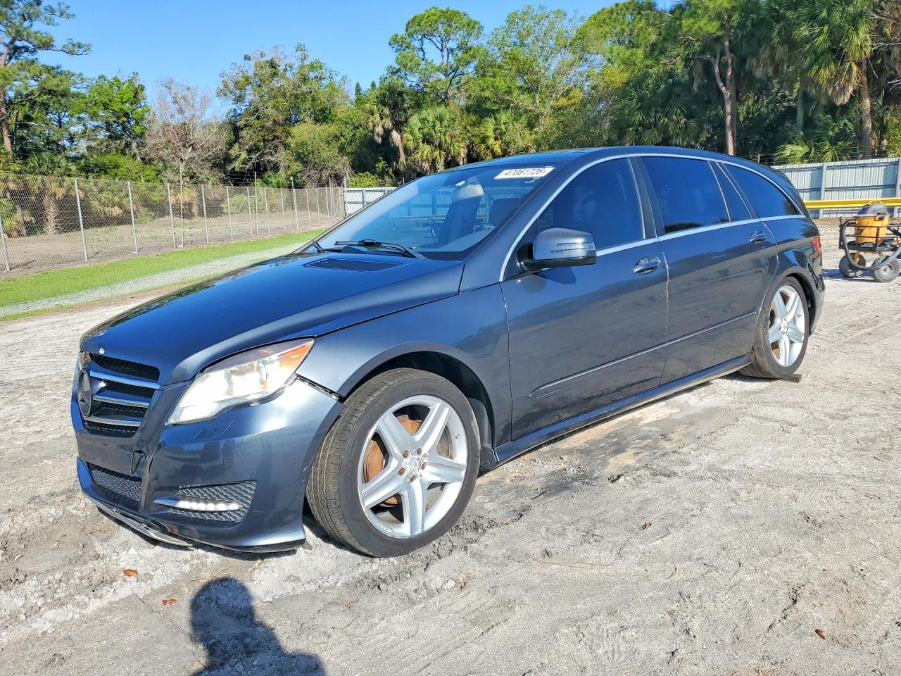 Salvage Mercedes-Benz R-Class Image