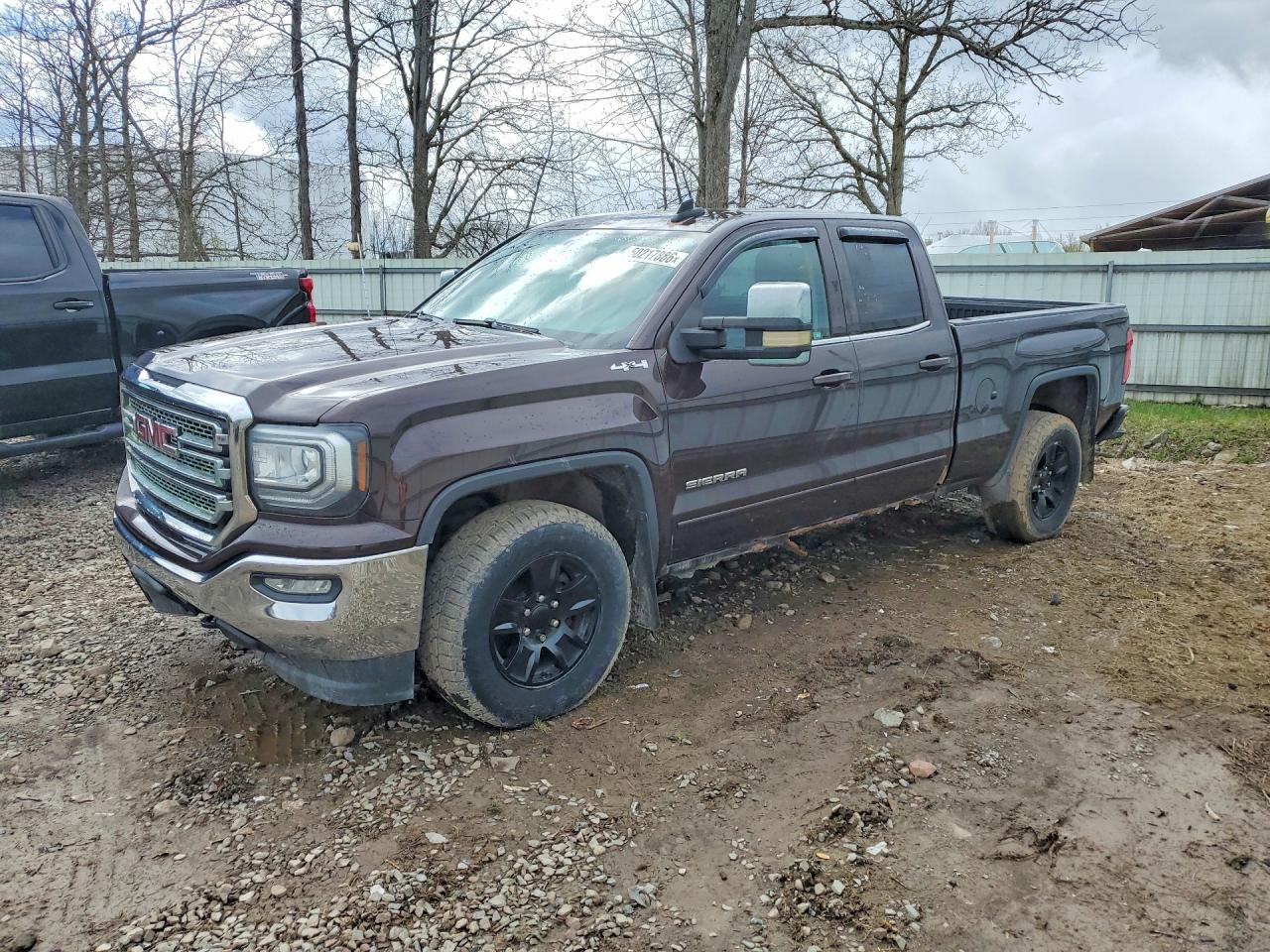 Salvage GMC Sierra Image