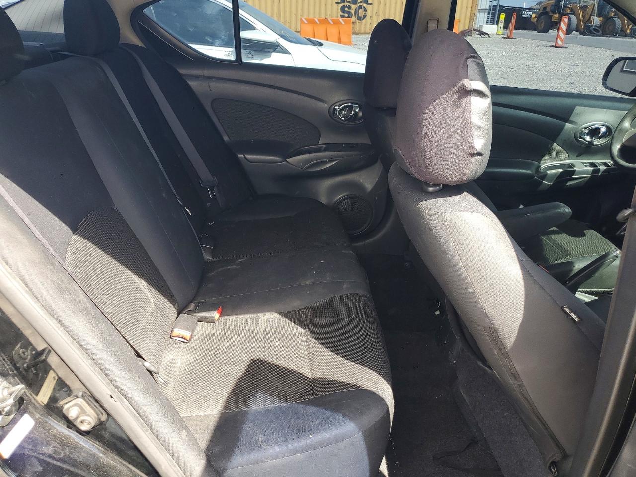 Nissan Versa 1.6 S