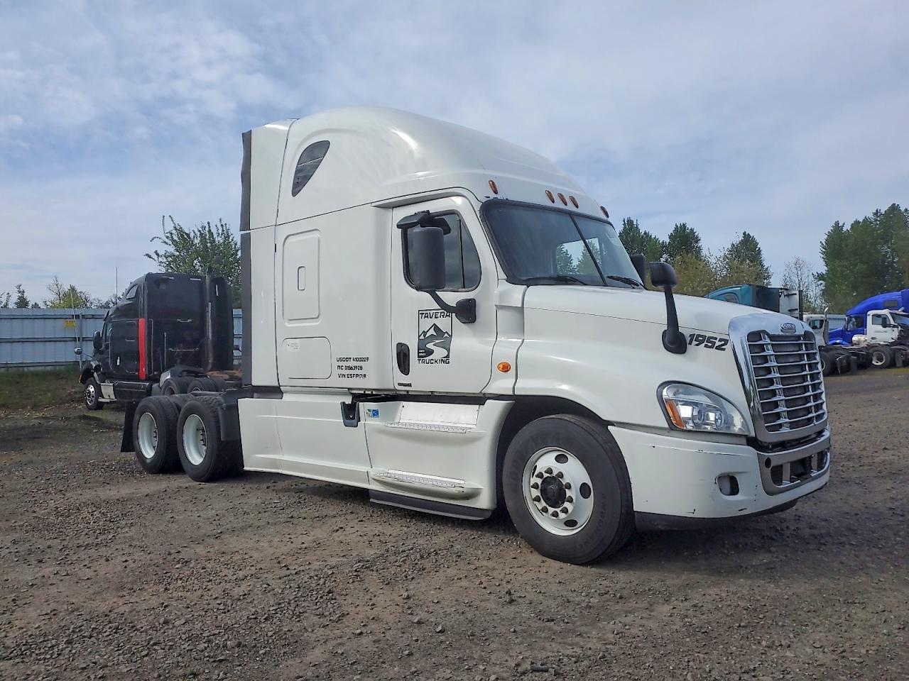 Salvage Frht Cascadia Image