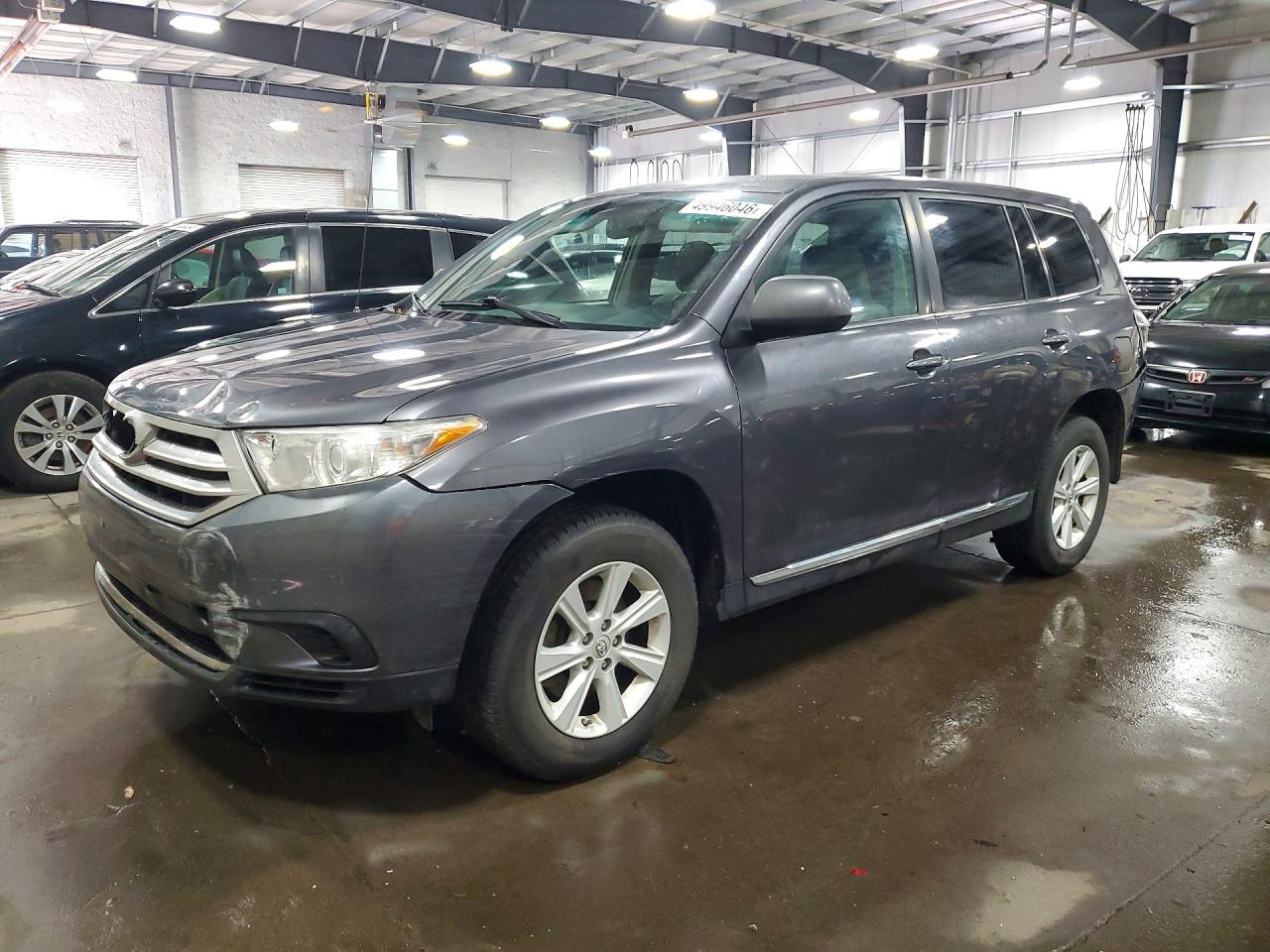 Salvage Toyota Highlander Image