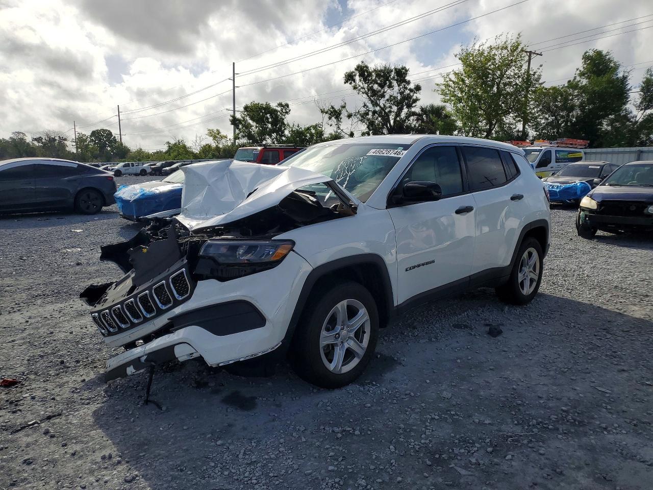 Salvage Jeep Compass Image
