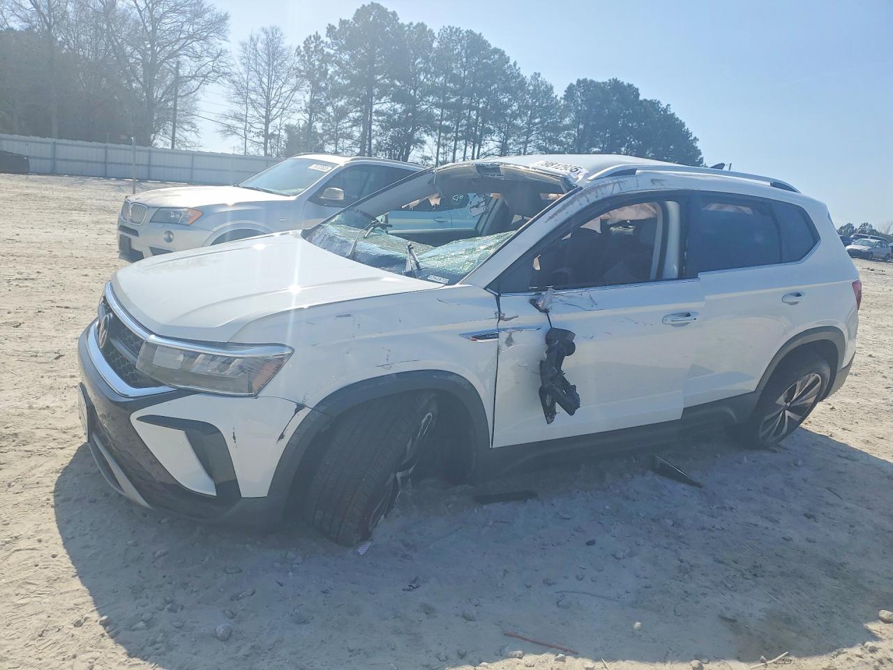 Salvage Volkswagen Taos Image