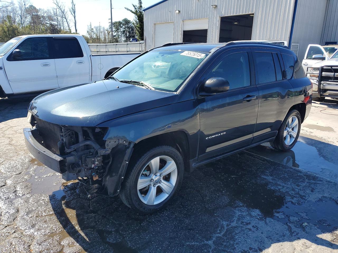 Salvage Jeep Compass Image