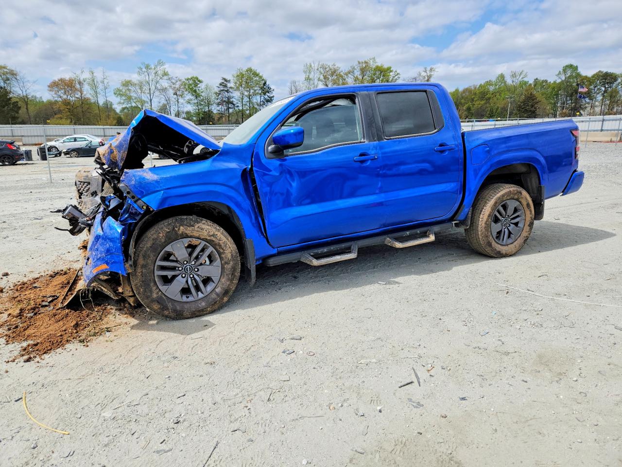 Salvage Nissan Frontier Image