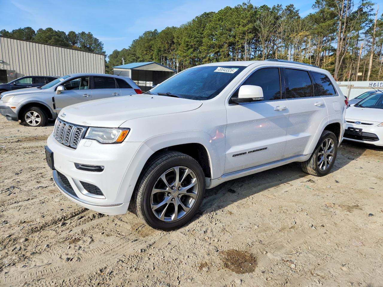 Salvage Jeep Cherokee Image
