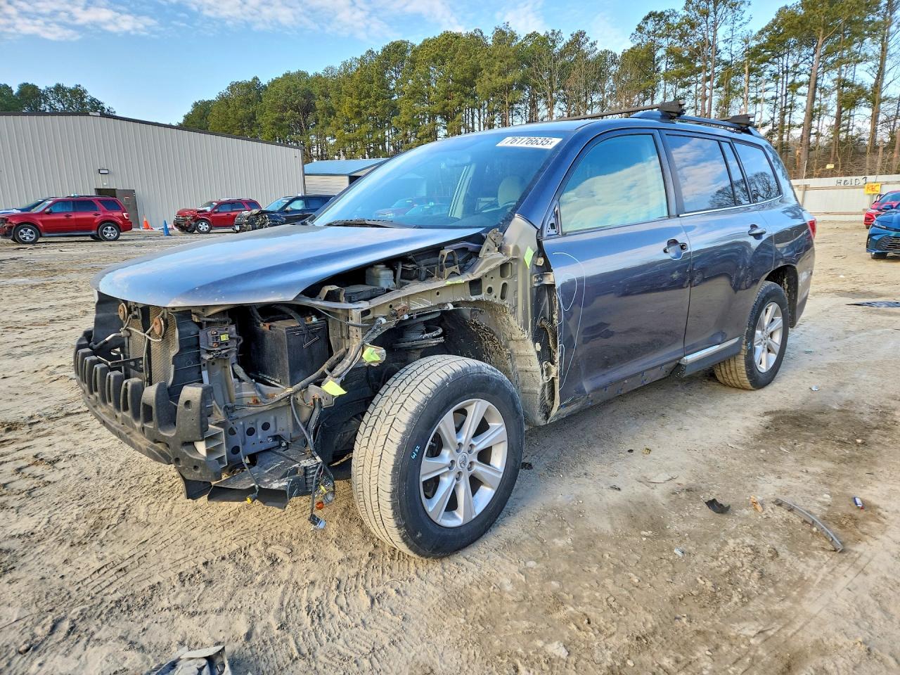 Salvage Toyota Highlander Image