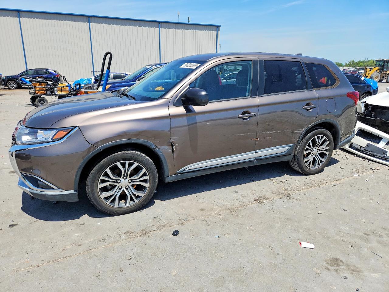 Salvage Mitsubishi Outlander Image