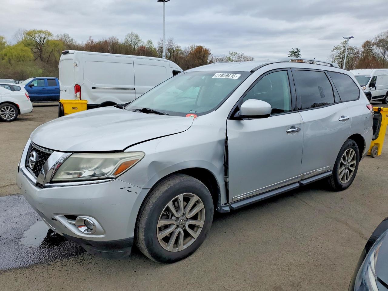 Salvage Nissan Pathfinder Image
