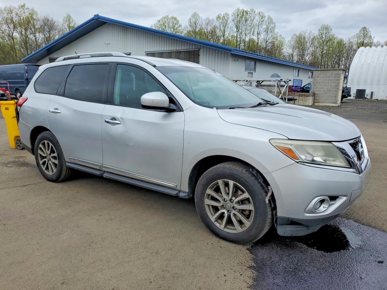 Nissan Pathfinder Sv