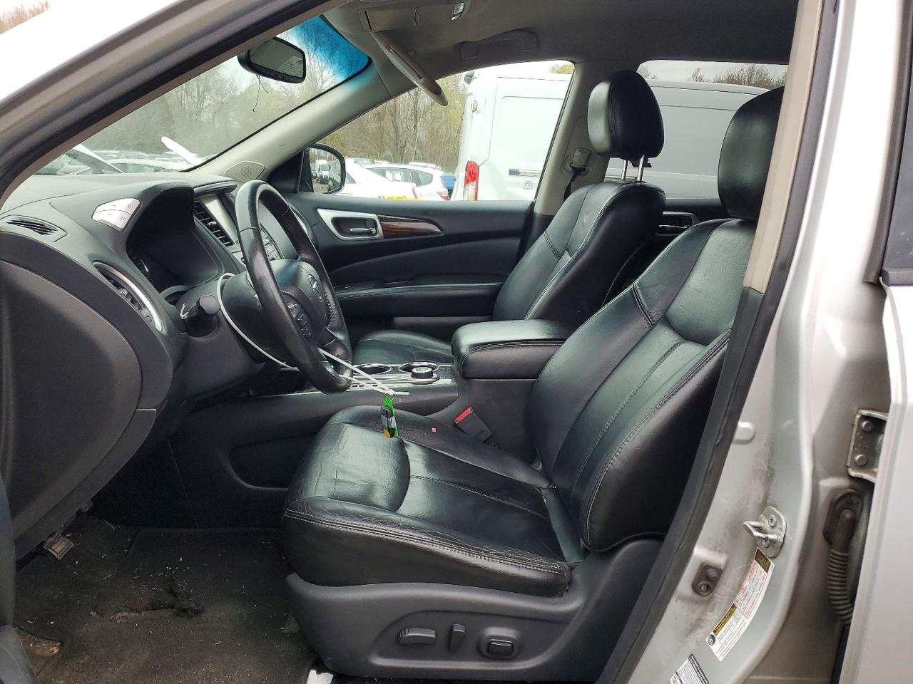 Nissan Pathfinder Sv