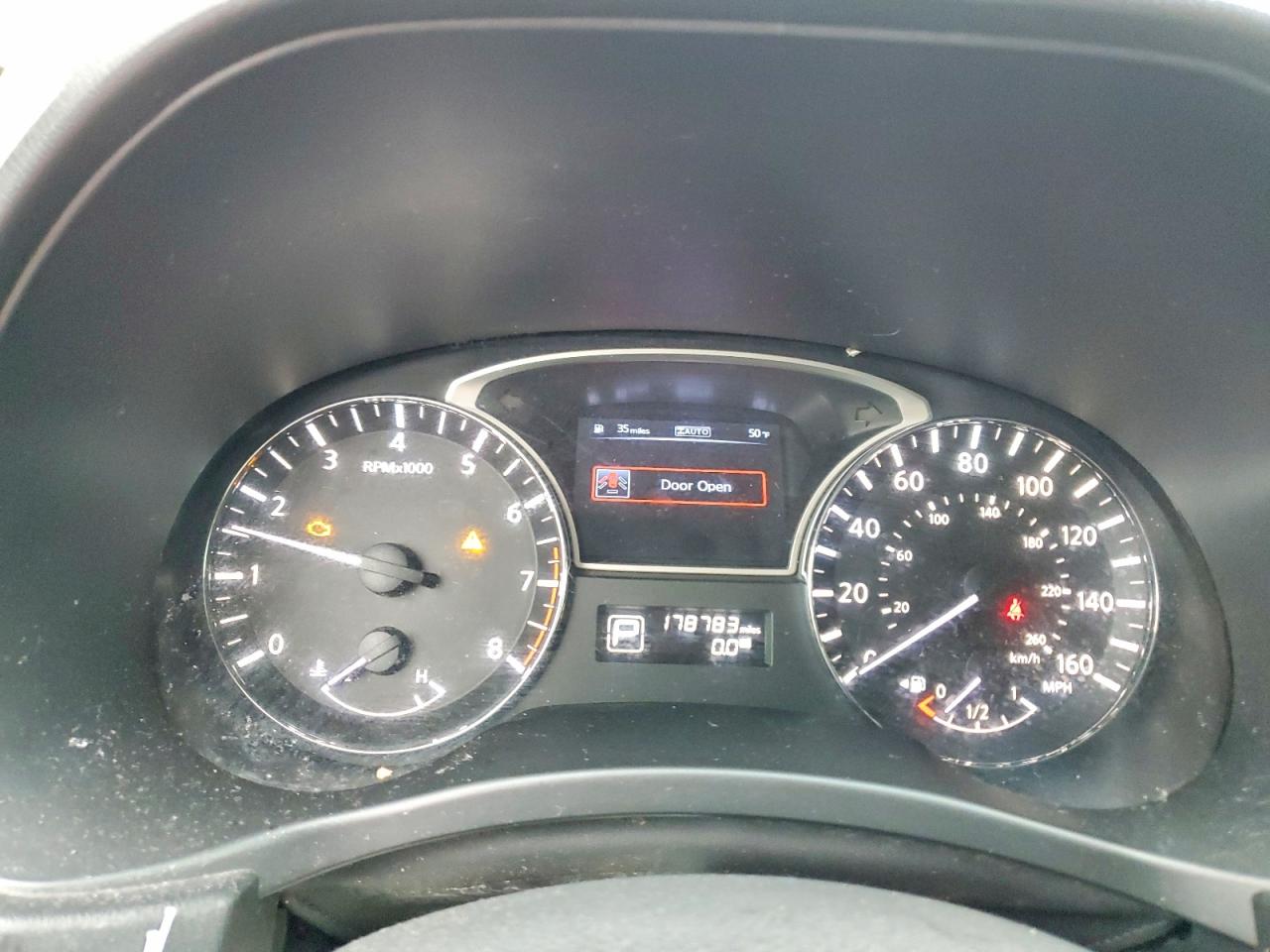 Nissan Pathfinder Sv