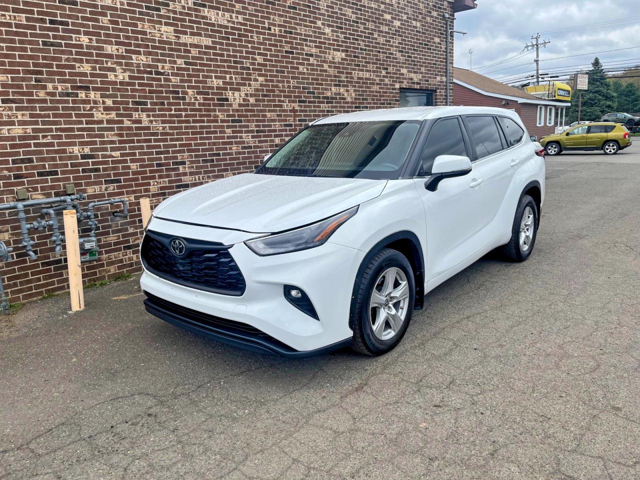 Salvage Toyota Highlander Image