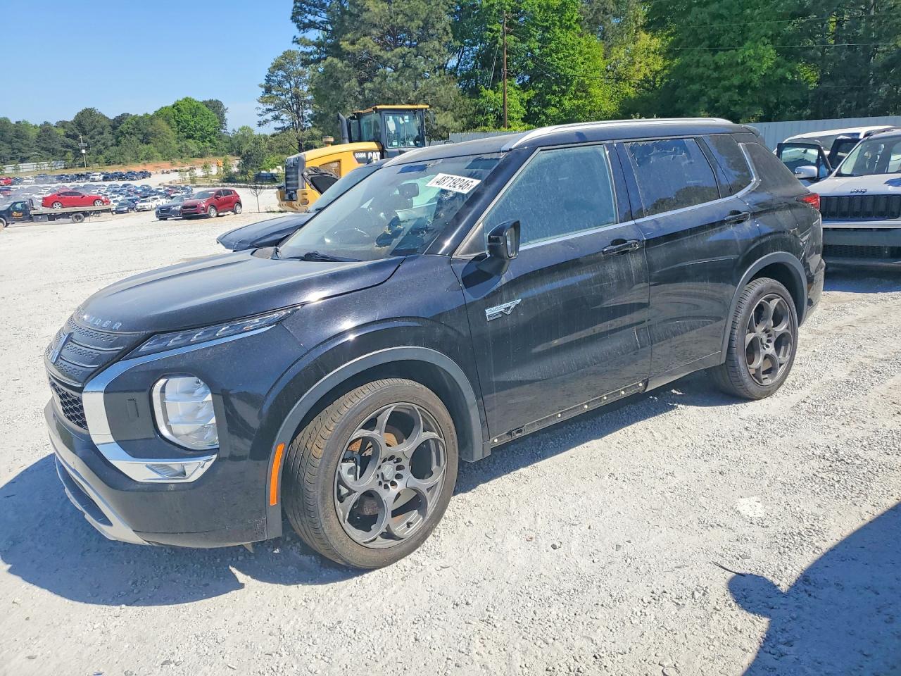 Salvage Mitsubishi Outlander Image