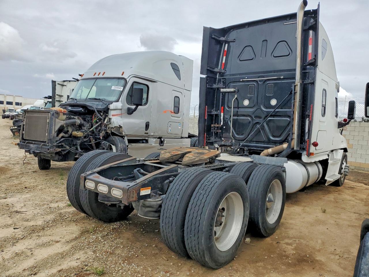 Freigliner Cascadia 125