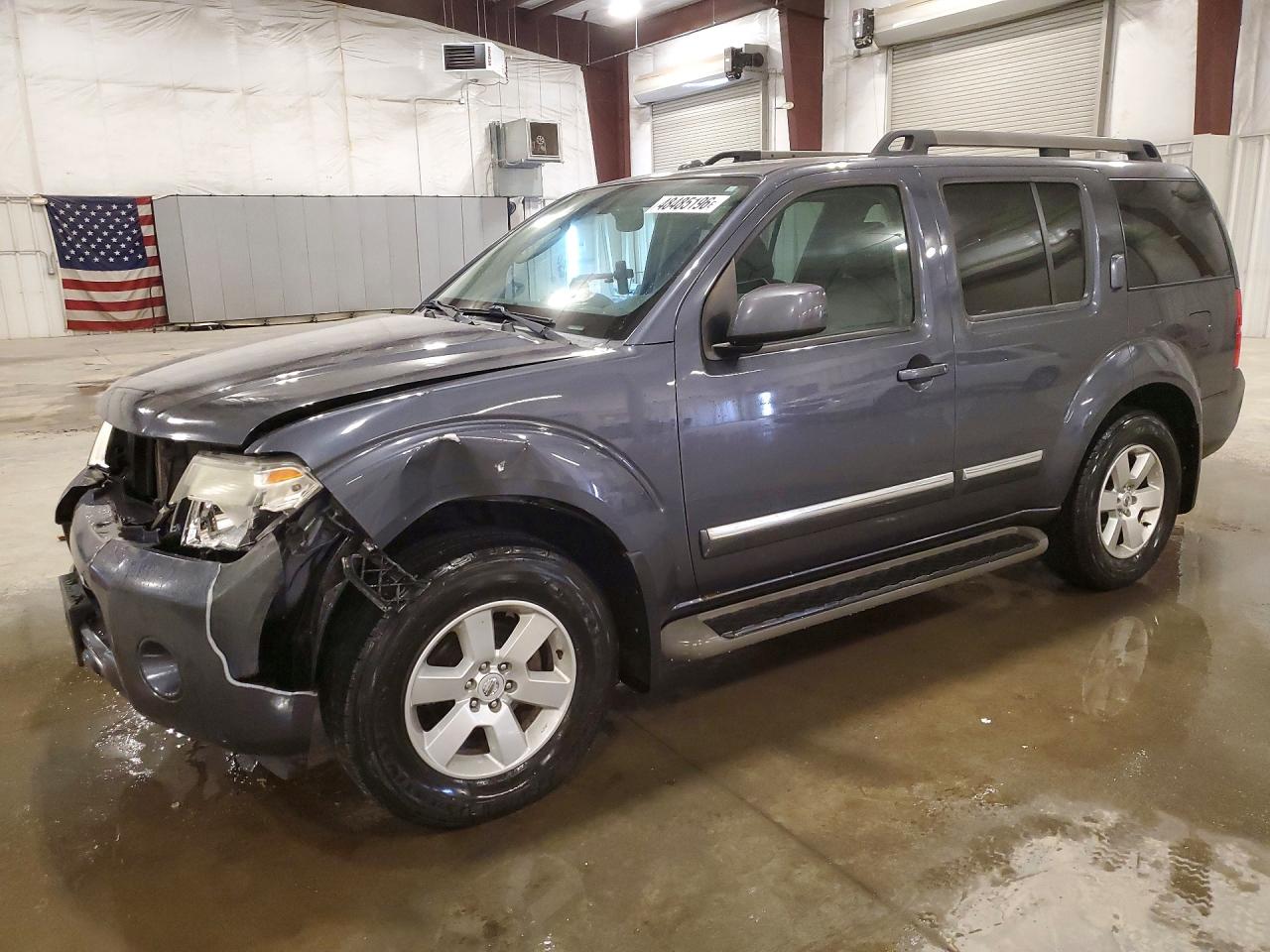 Salvage Nissan Pathfinder Image