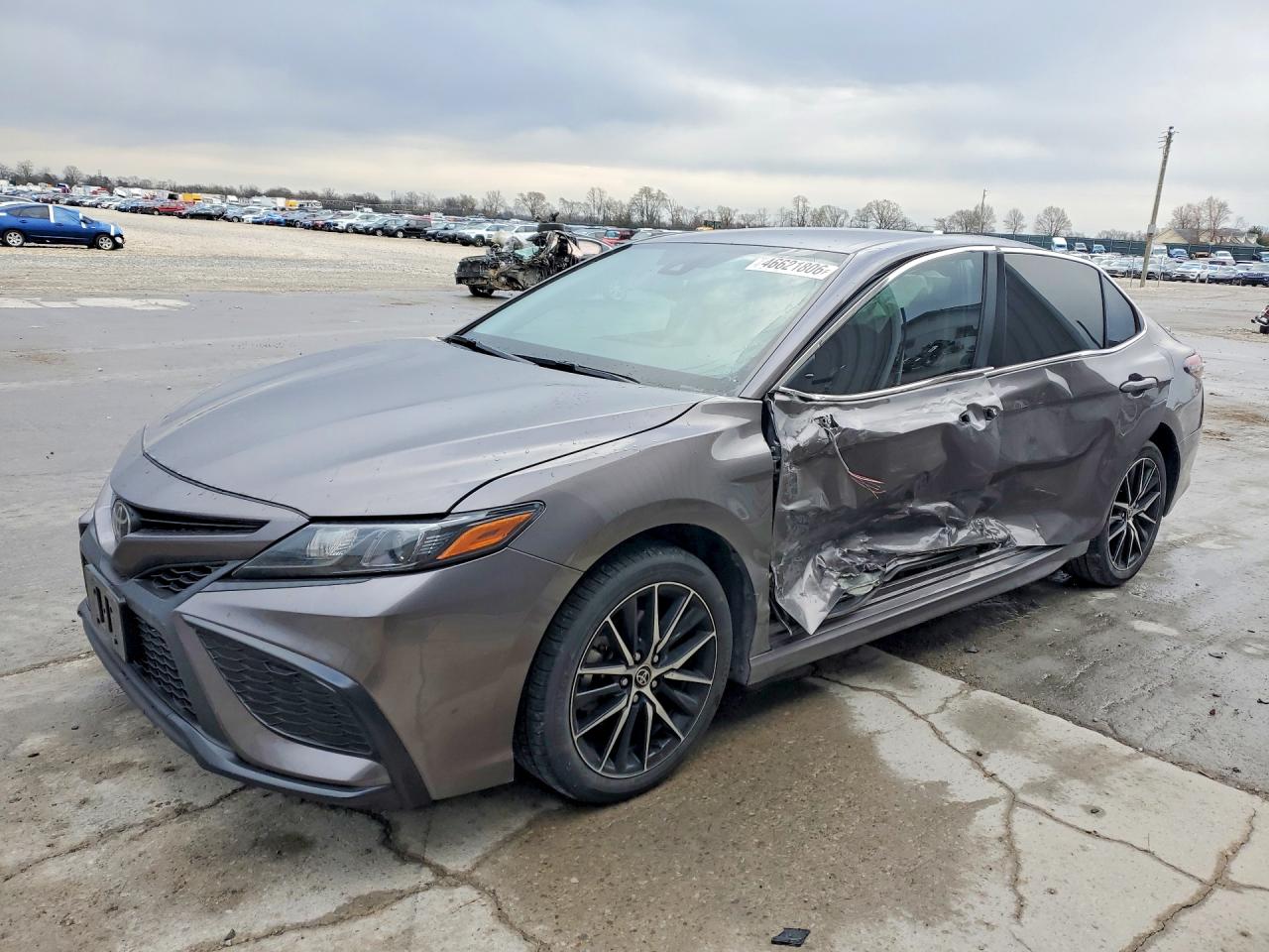 Salvage Toyota Camry Image