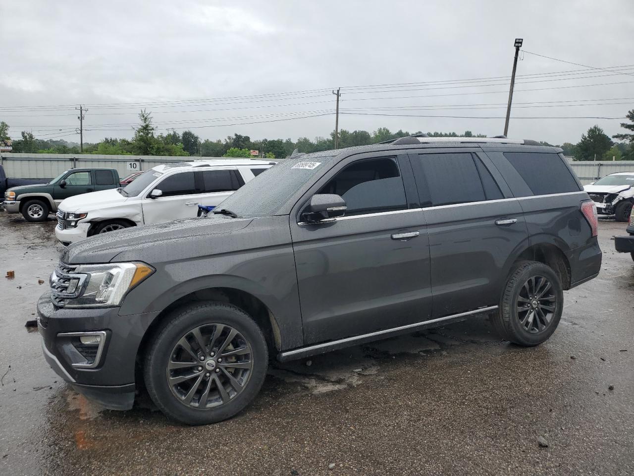 Salvage Ford Expedition Image