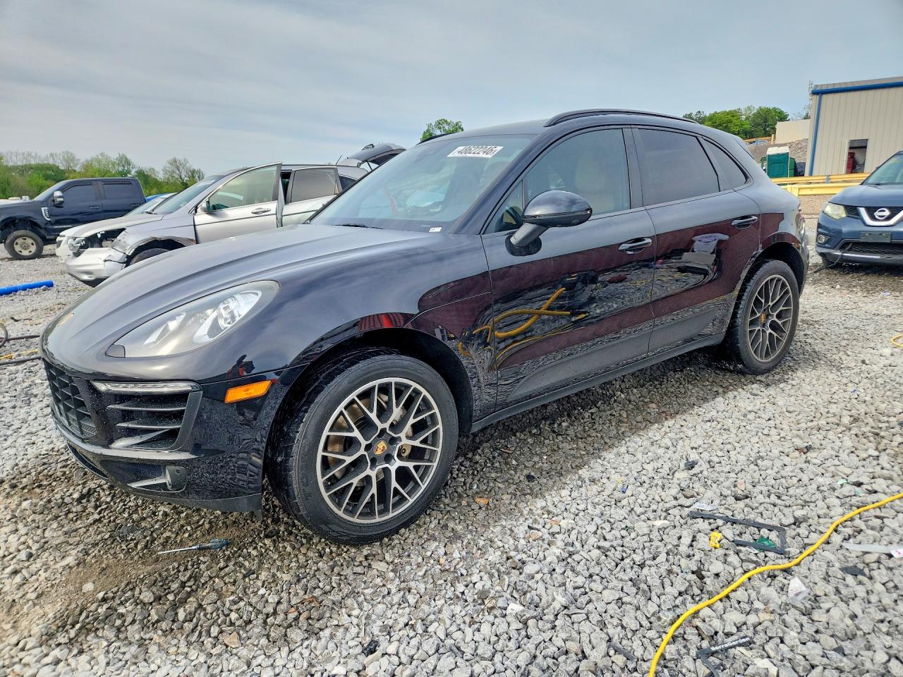 Salvage Porsche Macan Image