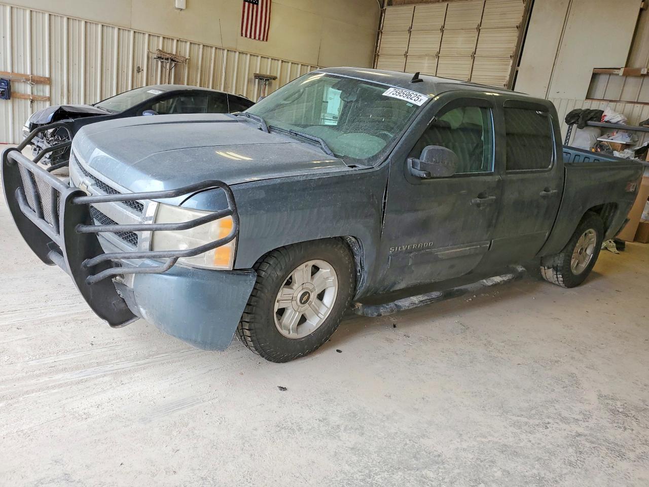 Salvage Chevrolet Silverado Image