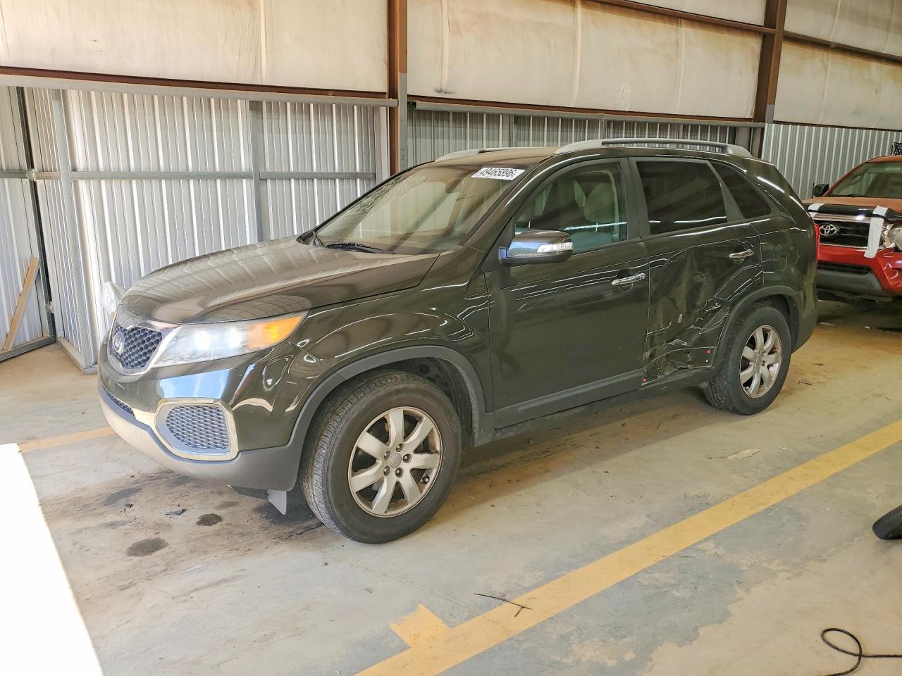 Salvage Kia Sorento Image