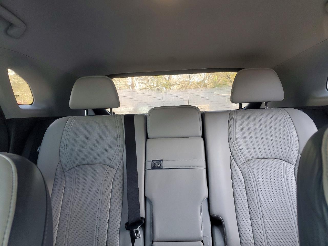 Lexus RX Base