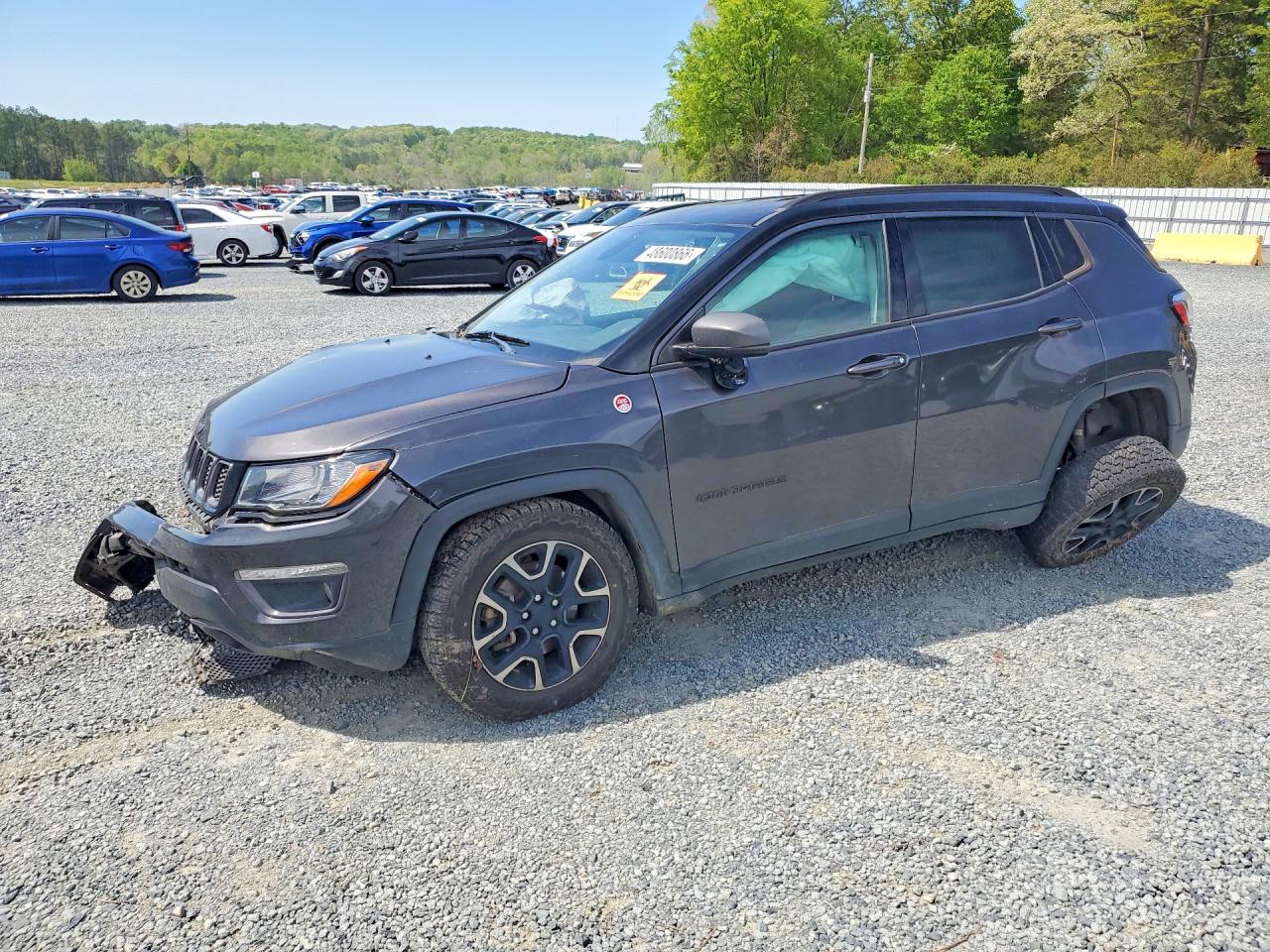 Salvage Jeep Compass Image