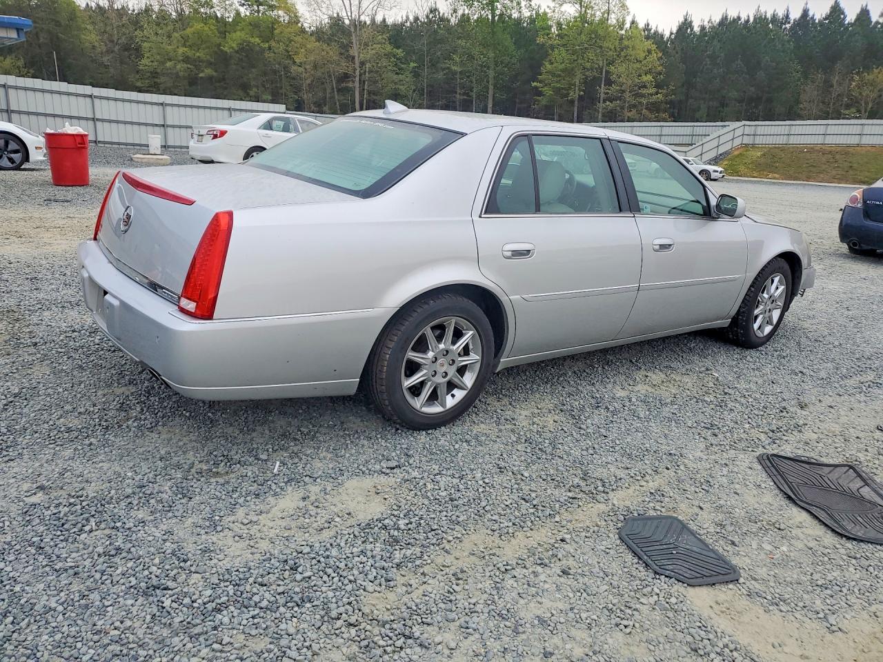 Cadillac DTS Luxury Collection