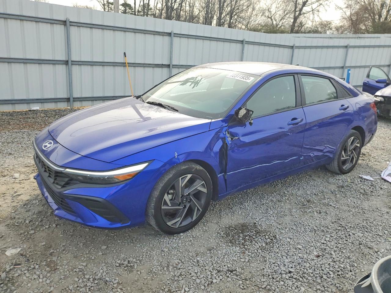 Salvage Hyundai ELANTRA Image