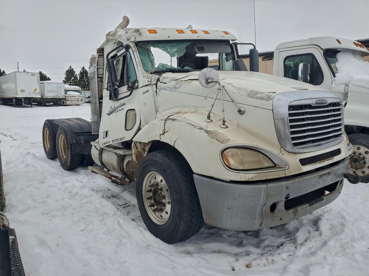 Salvage Freightliner Columbia Image
