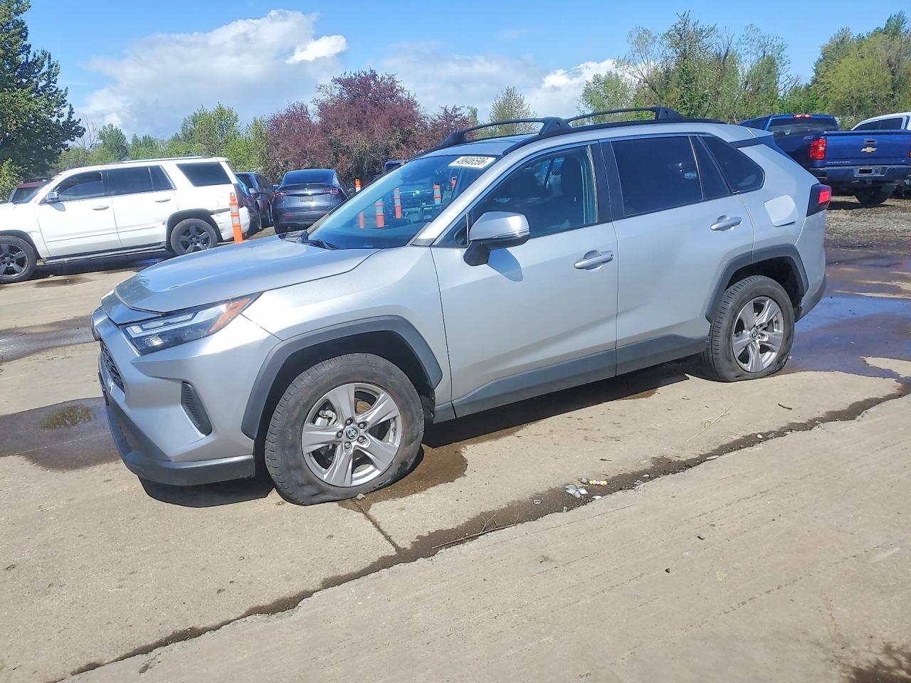 Salvage Toyota RAV4 Image