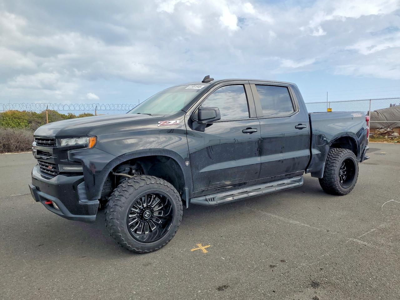 Salvage Chevrolet Silverado Image
