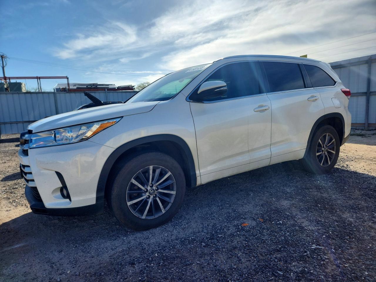 Salvage Toyota Highlander Image