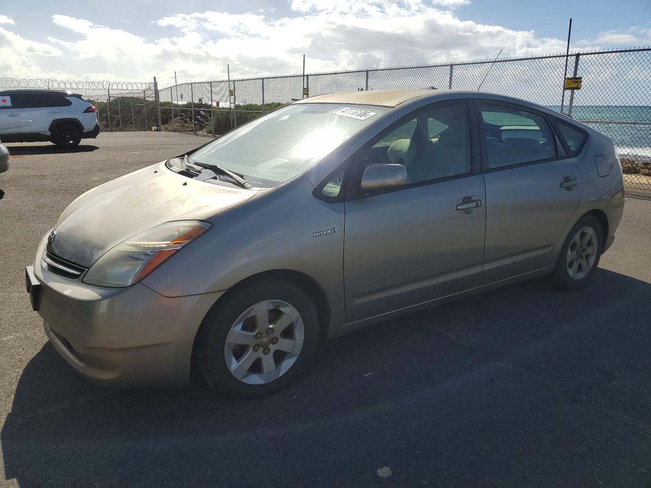 Salvage Toyota Prius Image