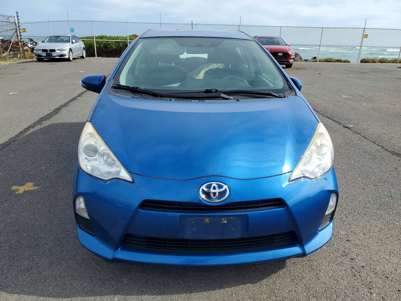 Toyota Prius c Three