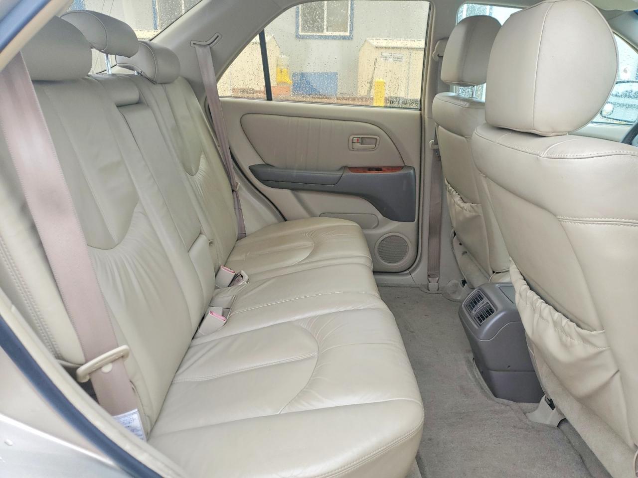 Lexus RX Base