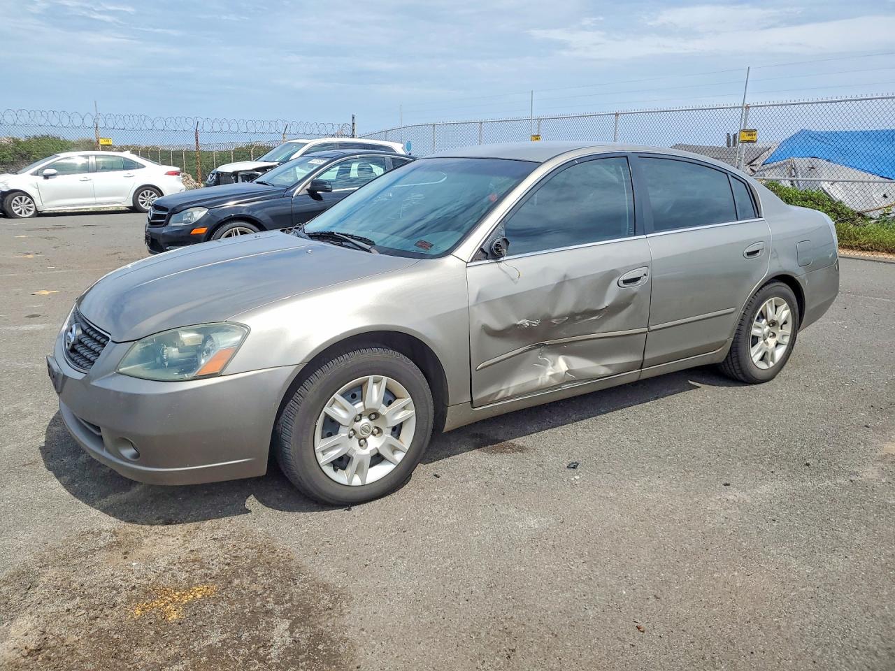 Salvage Nissan Altima Image