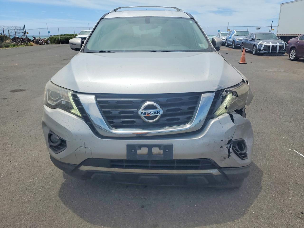 Nissan Pathfinder Sv