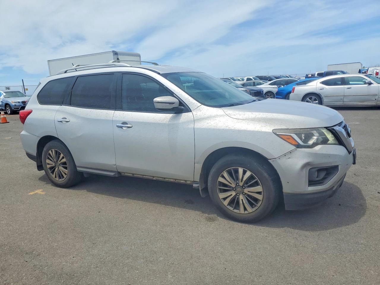 Nissan Pathfinder Sv