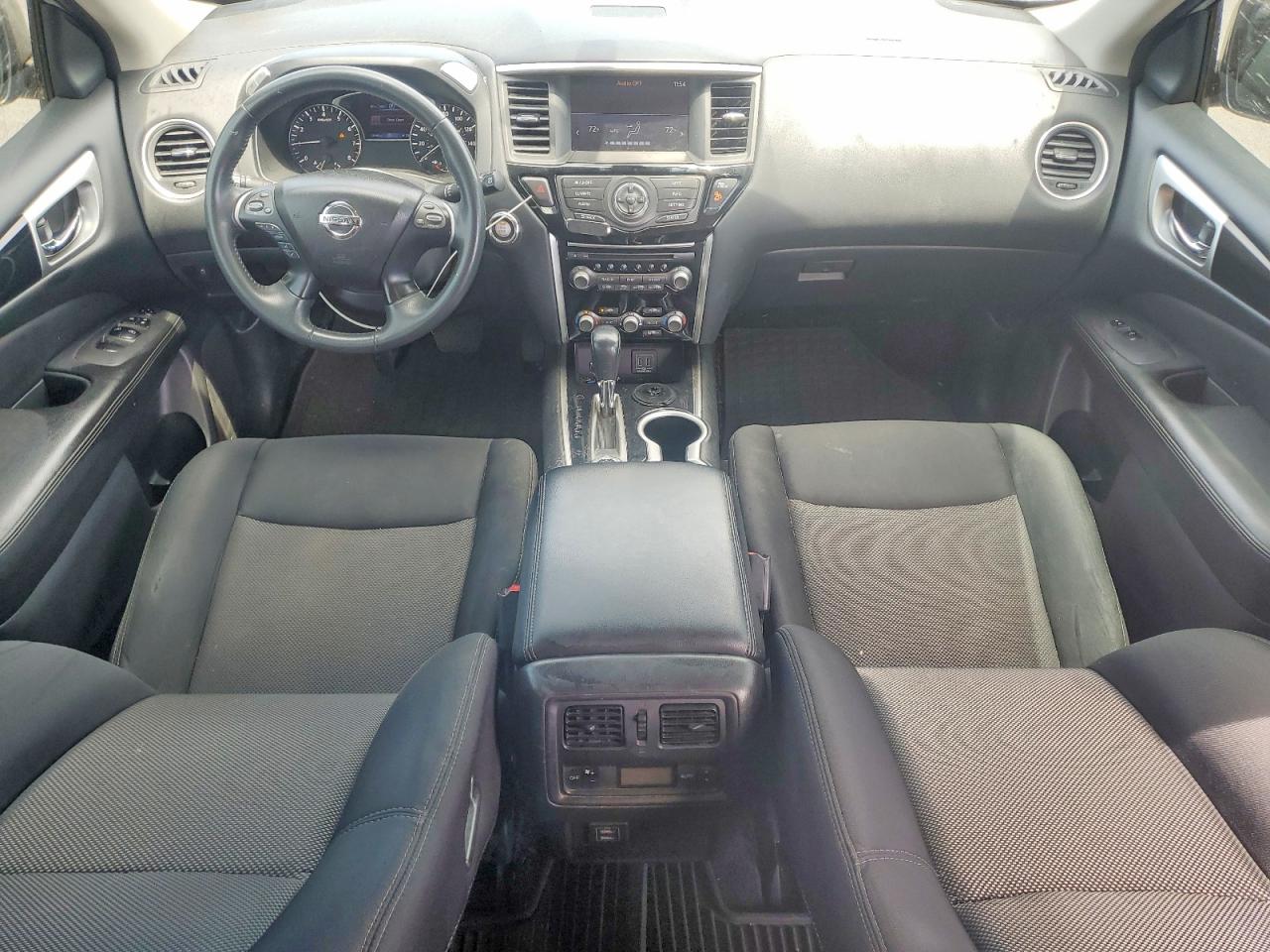 Nissan Pathfinder Sv