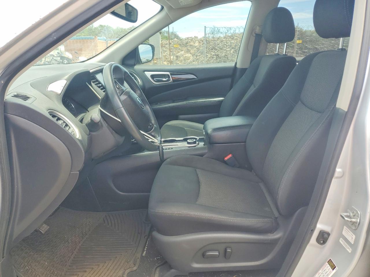 Nissan Pathfinder Sv