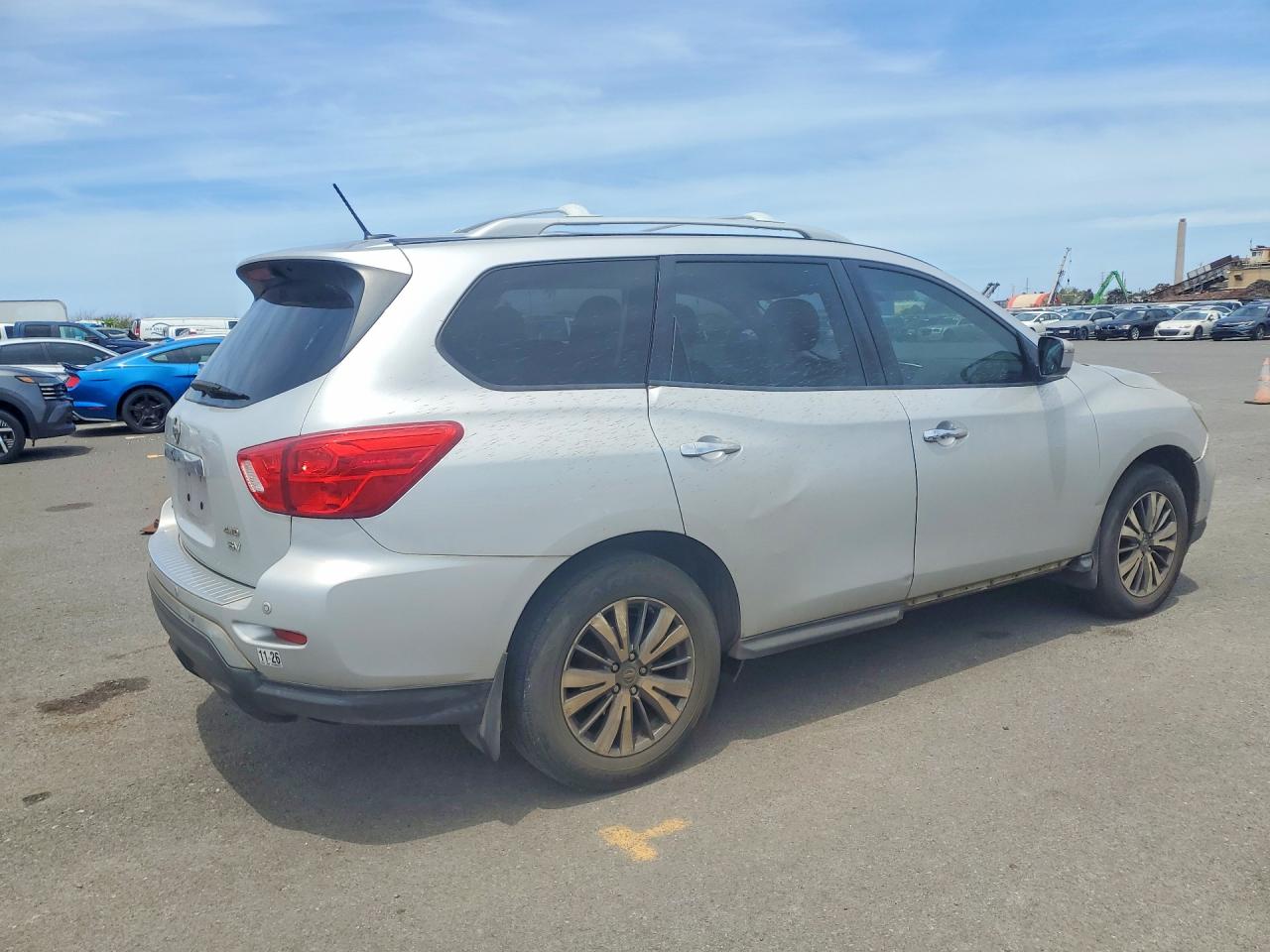 Nissan Pathfinder Sv